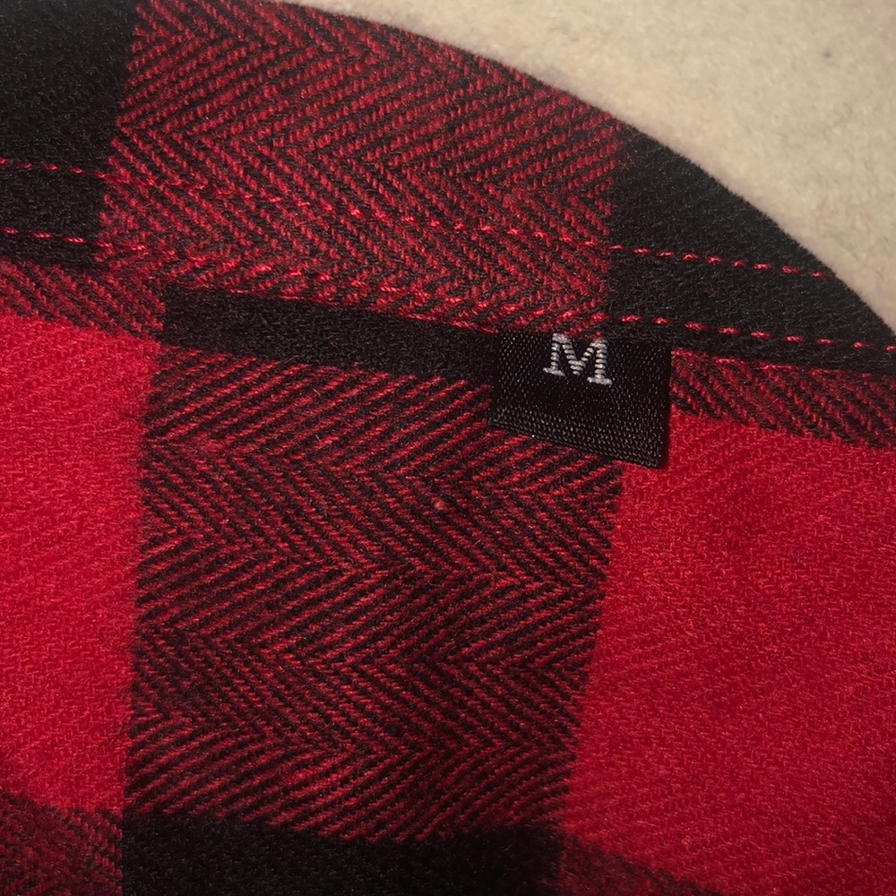 🌺4/$20 or 5/$25🌺Red & Black Plaid Flannel Long Sleeve - Picture 3 of 8